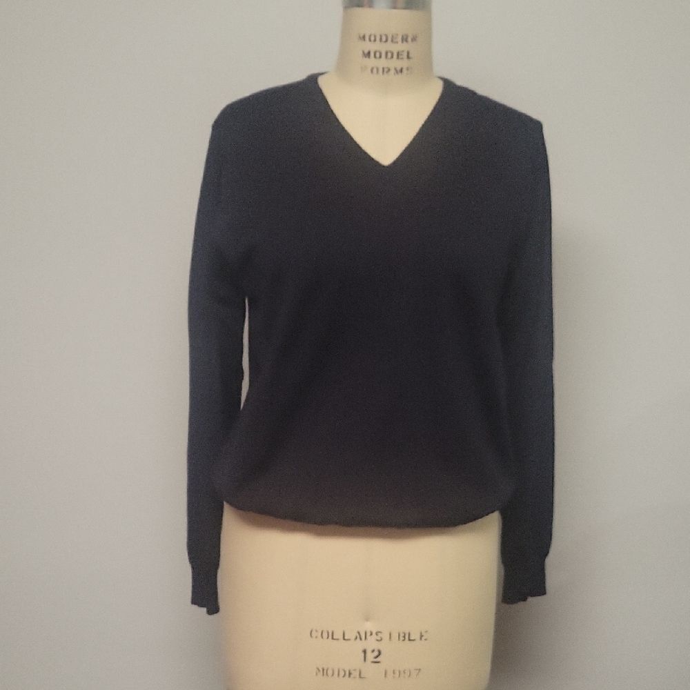 St. Croix Wool, Silk, Cashmere Black V-Neck. Size M. Made In The USA